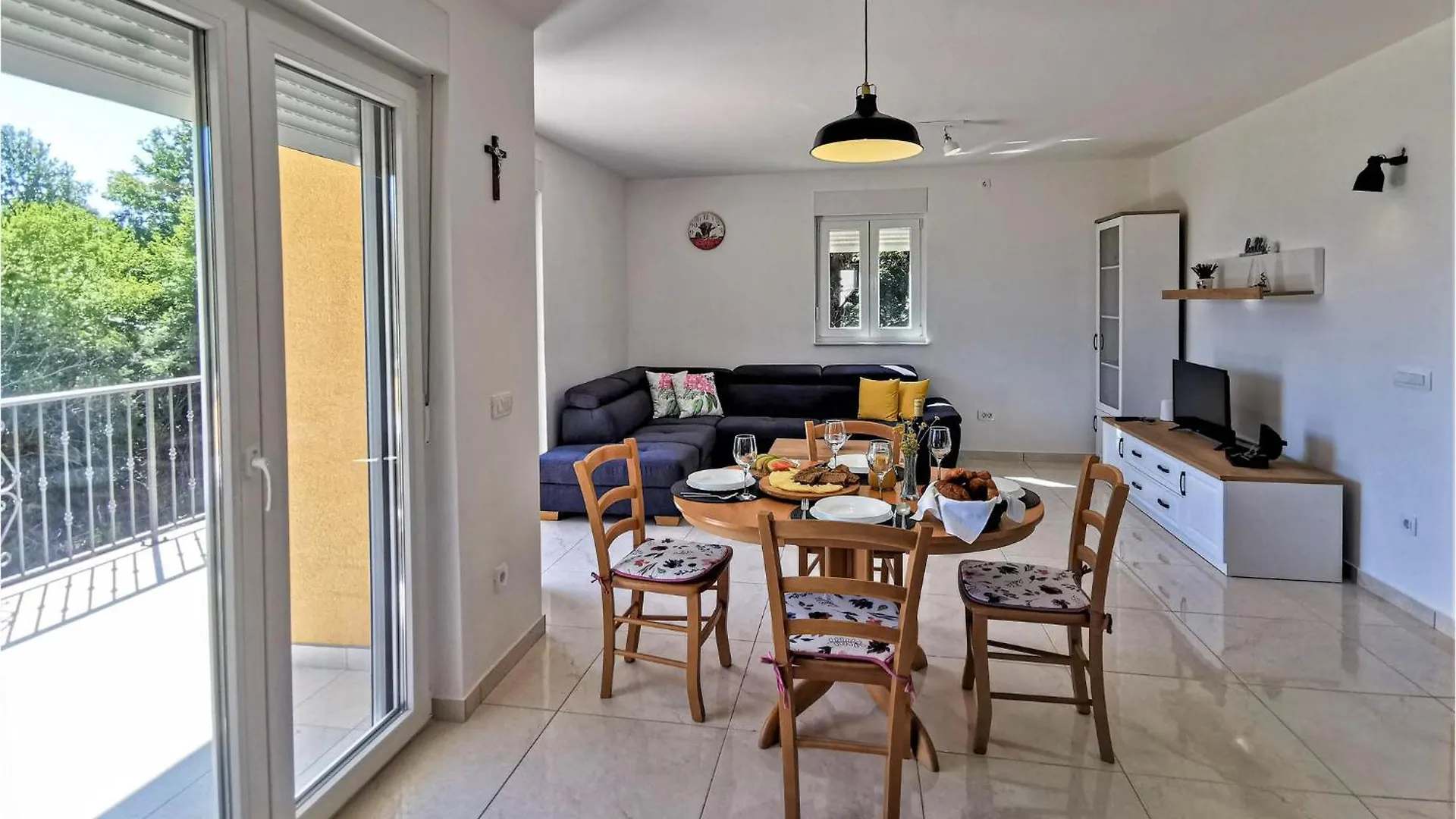 Cozy Home In Risika With Wifi